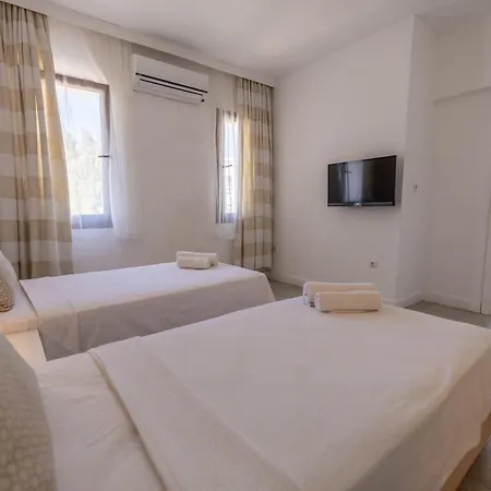 Ladonia Mio Mare أكيارلار
